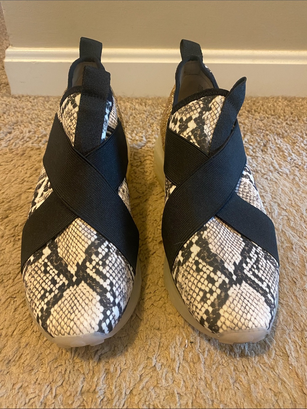 Steve Madden size 8.5 M Natural Snake skin sneakers black and gold